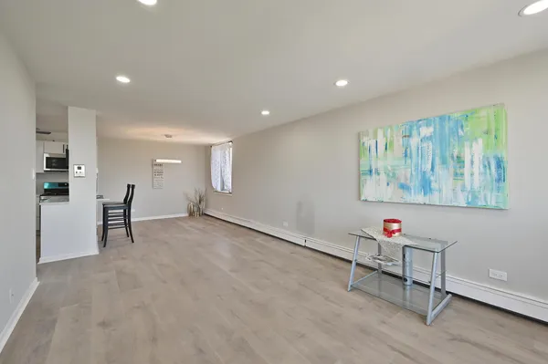 $178,400 | 9725 Karlov Avenue, Unit 610, Oak Lawn, IL 60453