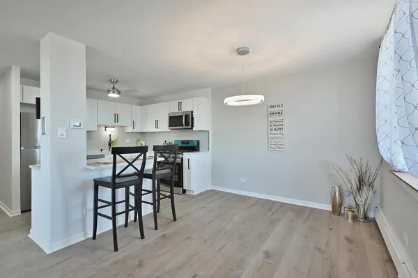 $178,400 | 9725 Karlov Avenue, Unit 610, Oak Lawn, IL 60453