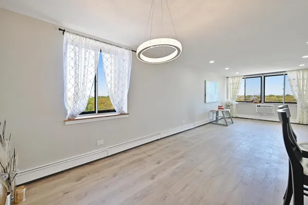 $178,400 | 9725 Karlov Avenue, Unit 610, Oak Lawn, IL 60453