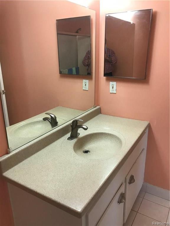 29157 Hayes Road Warren, MI 48088 - Photo 14 of 17