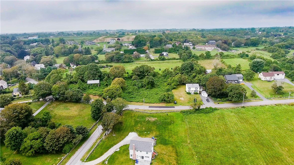 1249 Wapping Road Middletown, RI 02842 - Photo 4 of 35