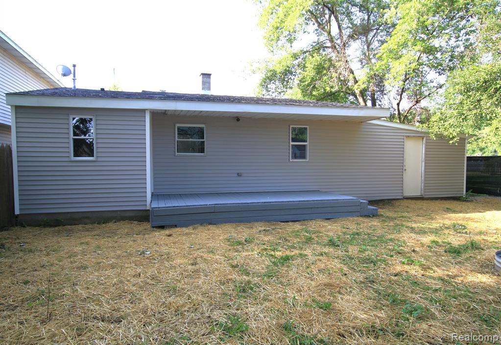 1106 West Judd Road Flint, MI 48507 - Photo 3 of 17