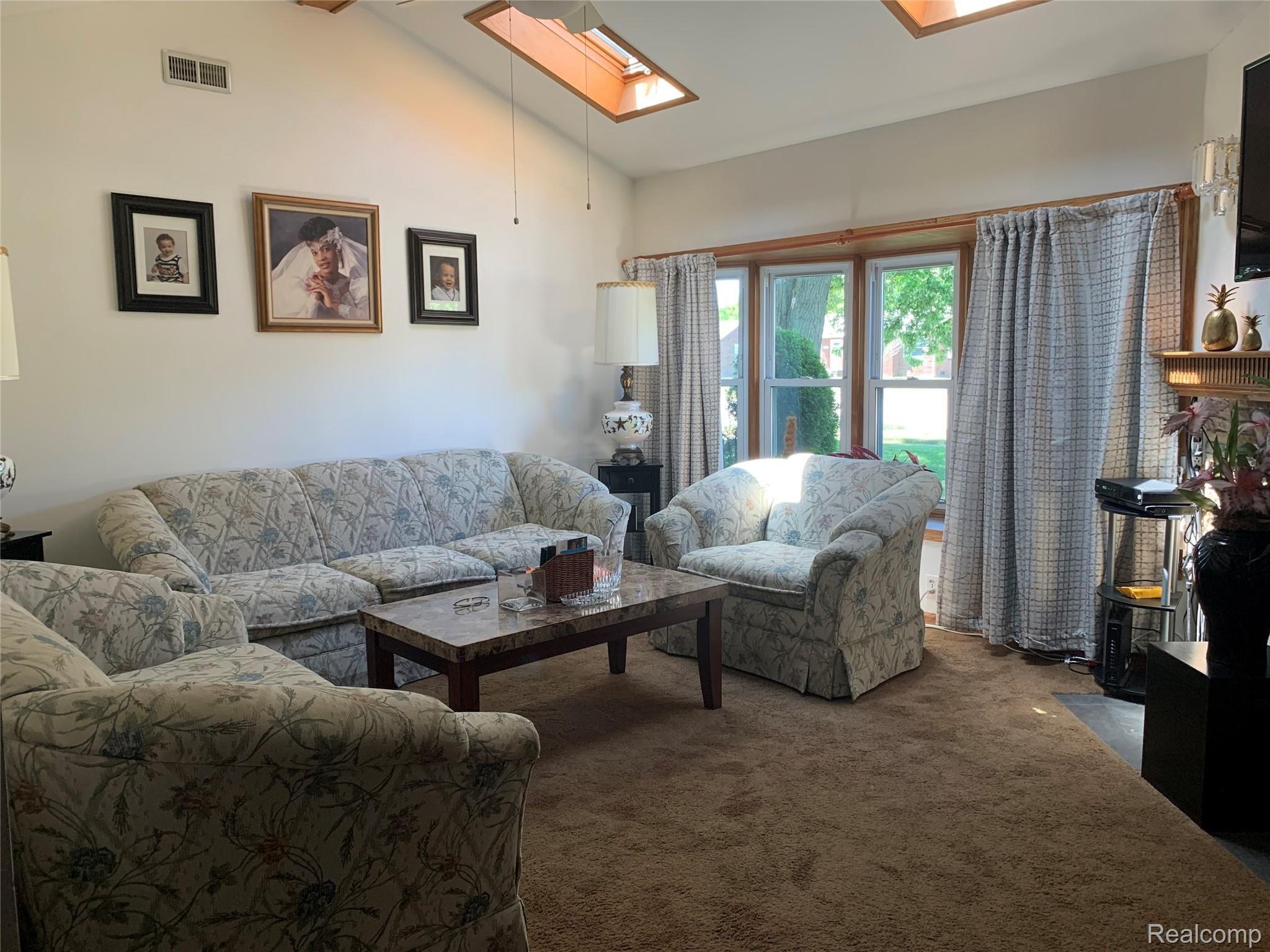 14567 Trenton Road Southgate, MI 48195 - Photo 10 of 25 IMG_1530.jpg