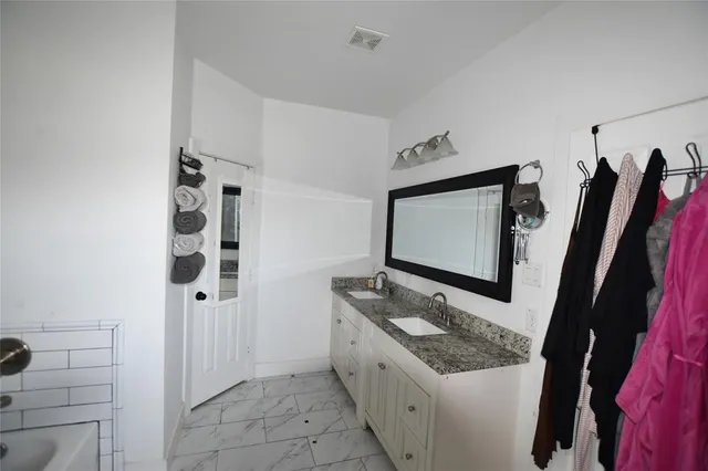 $350,000 | 530 Venice Drive, Italy, TX 76651