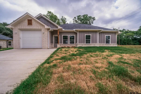 $1,850 | 411 North Fuller Avenue, Tyler, TX 75702