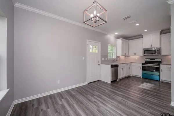 $1,850 | 411 North Fuller Avenue, Tyler, TX 75702