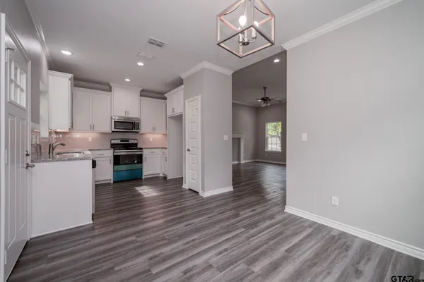 $1,850 | 411 North Fuller Avenue, Tyler, TX 75702