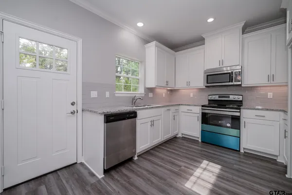 $1,850 | 411 North Fuller Avenue, Tyler, TX 75702