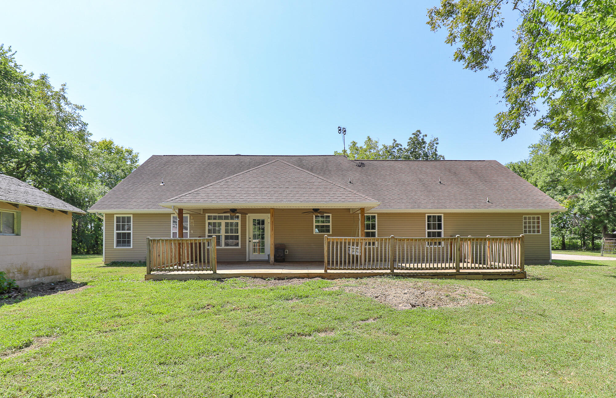 2155 East 535th Road Pleasant Hope, MO 65725 - Photo 29 of 39 7M4A3535 (1)