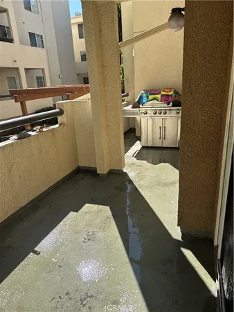 $2,200 | 5530 Owensmouth Avenue, Unit 110, Woodland Hills, CA 91367
