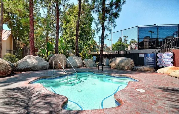 $2,200 | 5530 Owensmouth Avenue, Unit 110, Woodland Hills, CA 91367