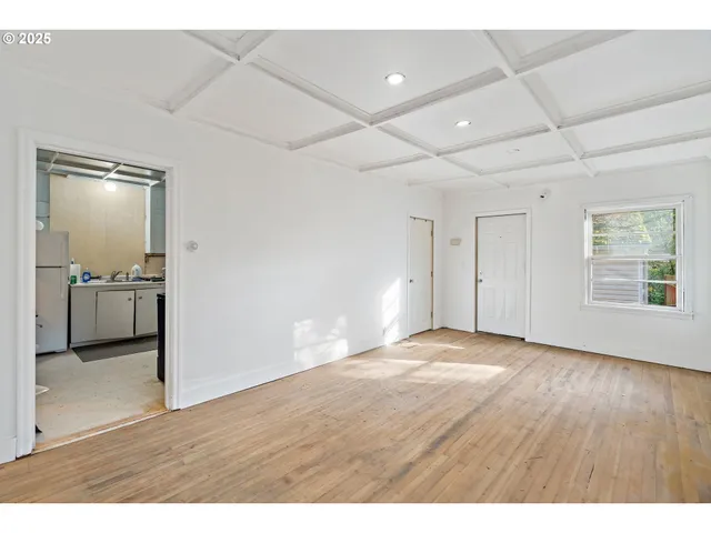 $320,000 | 1375 Southwest Taylors Ferry Road, Portland, OR 97219