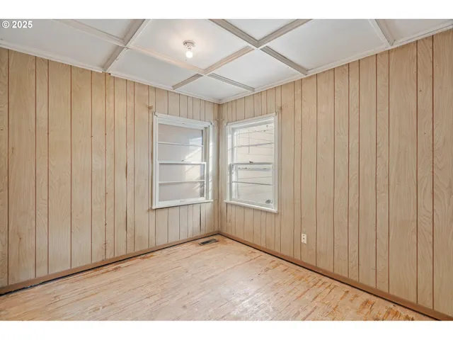 $320,000 | 1375 Southwest Taylors Ferry Road, Portland, OR 97219