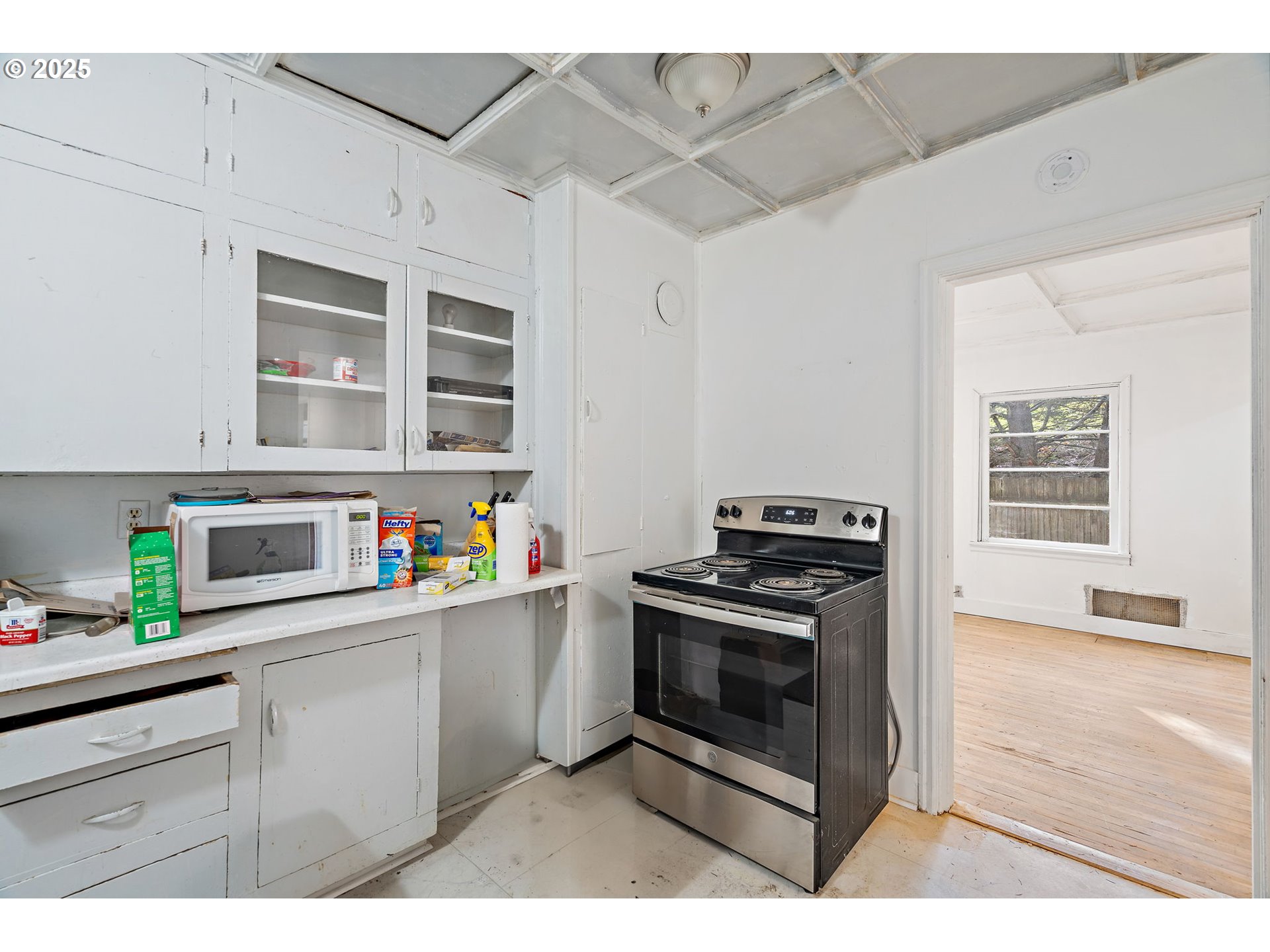 1375 Southwest Taylors Ferry Road Portland, OR 97219 - Photo 4 of 19 Gallery Image 4