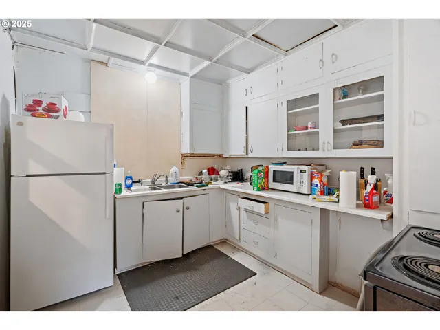 $320,000 | 1375 Southwest Taylors Ferry Road, Portland, OR 97219