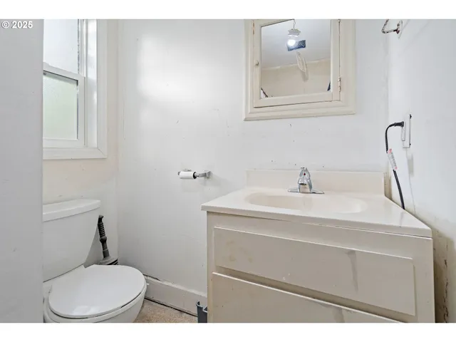 $320,000 | 1375 Southwest Taylors Ferry Road, Portland, OR 97219