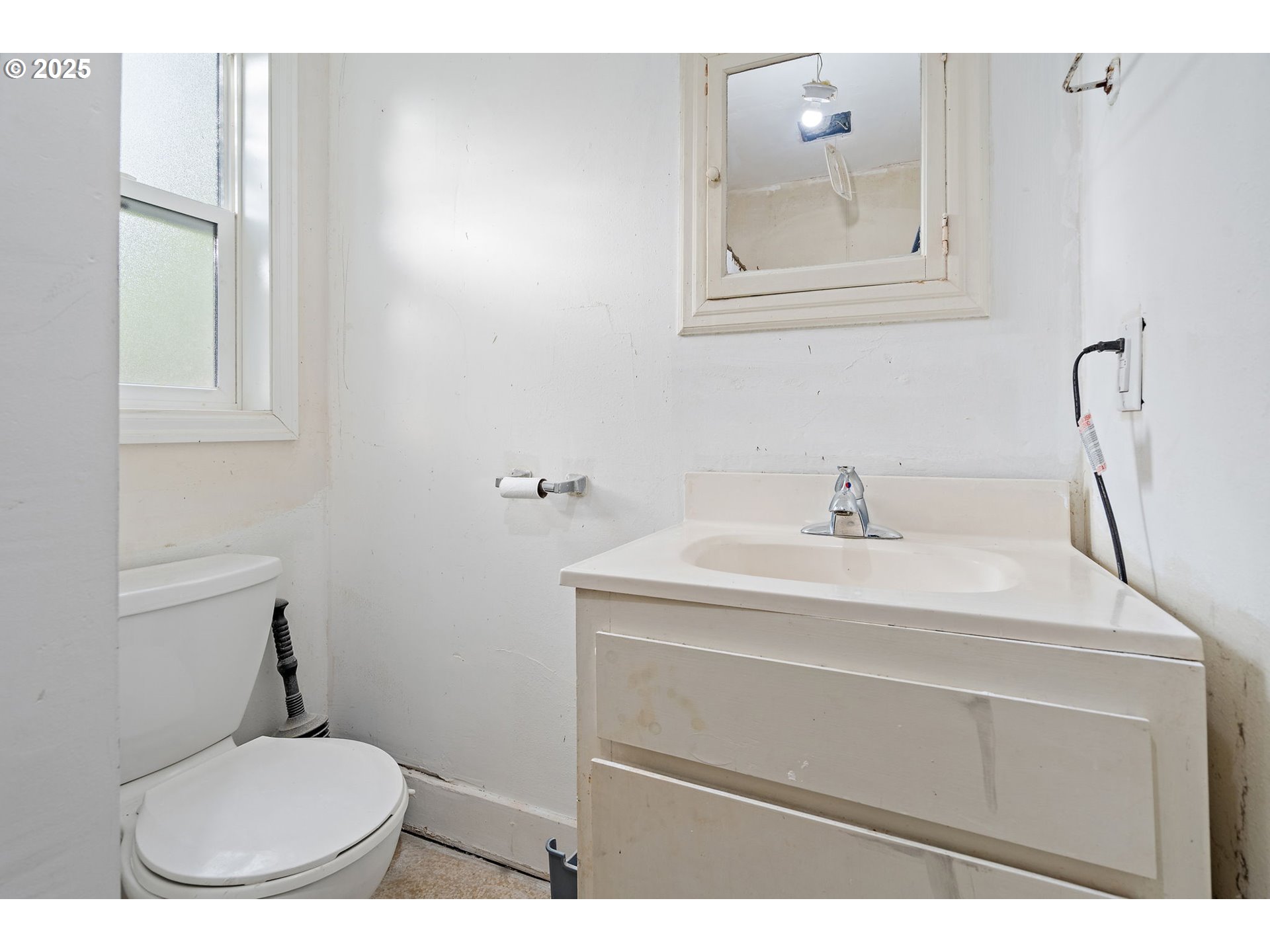 1375 Southwest Taylors Ferry Road Portland, OR 97219 - Photo 6 of 19 Gallery Image 6