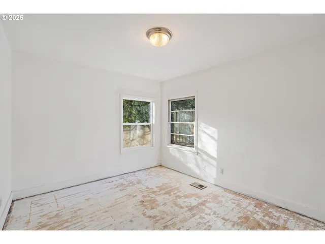 $320,000 | 1375 Southwest Taylors Ferry Road, Portland, OR 97219