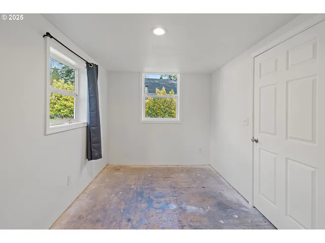 $320,000 | 1375 Southwest Taylors Ferry Road, Portland, OR 97219