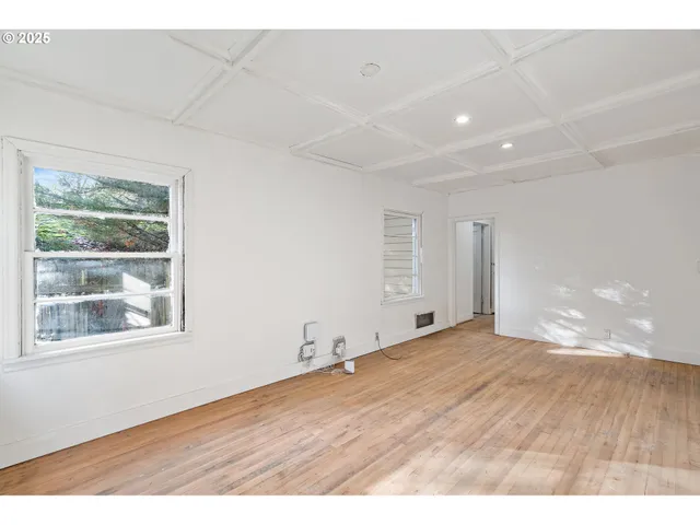 $320,000 | 1375 Southwest Taylors Ferry Road, Portland, OR 97219