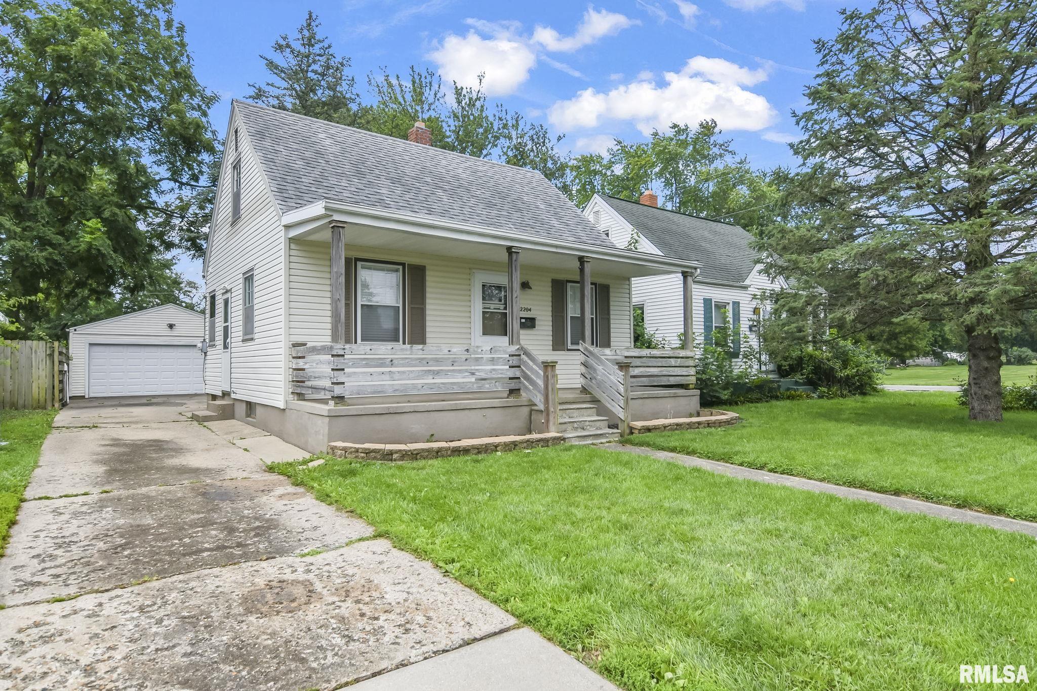 2204 E Keys Springfield, IL 62702 - Photo 1 of 27