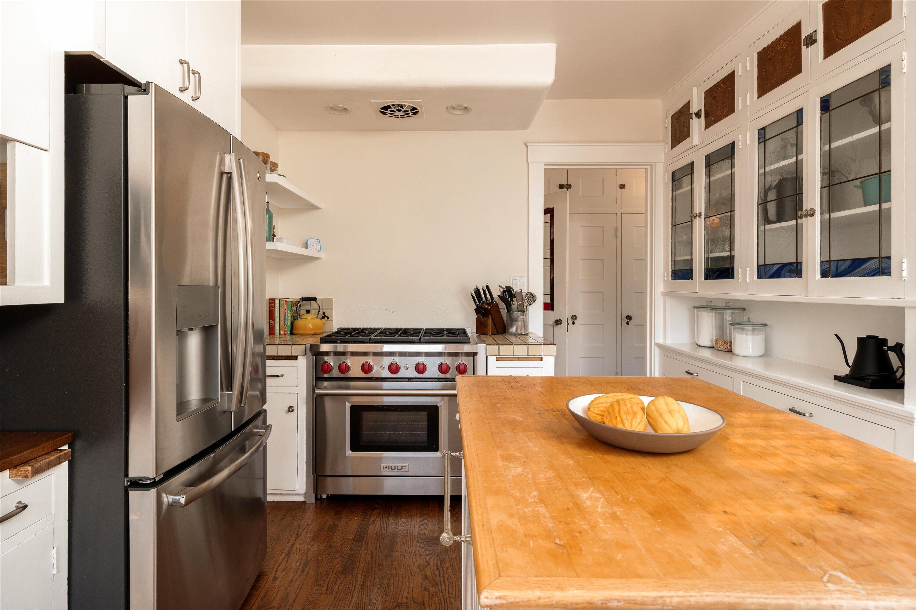 22 East Islay Street Santa Barbara, CA 93101 - Photo 8 of 26 a kitchen with a stove a refrigerator and a sink