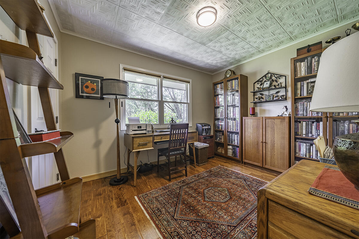 7785 Old Stage Road Central Point, OR 97502 - Photo 37 of 47 a room with furniture and a rug
