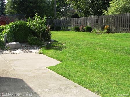 39632 Squire Road Novi, MI 48375 - Photo 19 of 19 Squire Rd - Patio and Yard.jpg