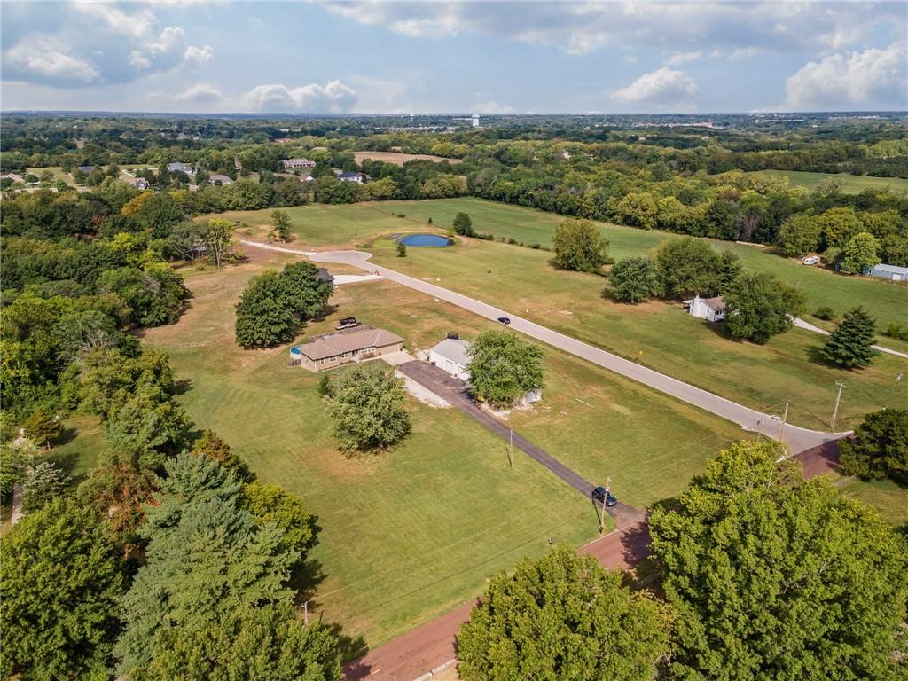 7608 South Arnett Road Grain Valley, MO 64029 - Photo 4 of 43