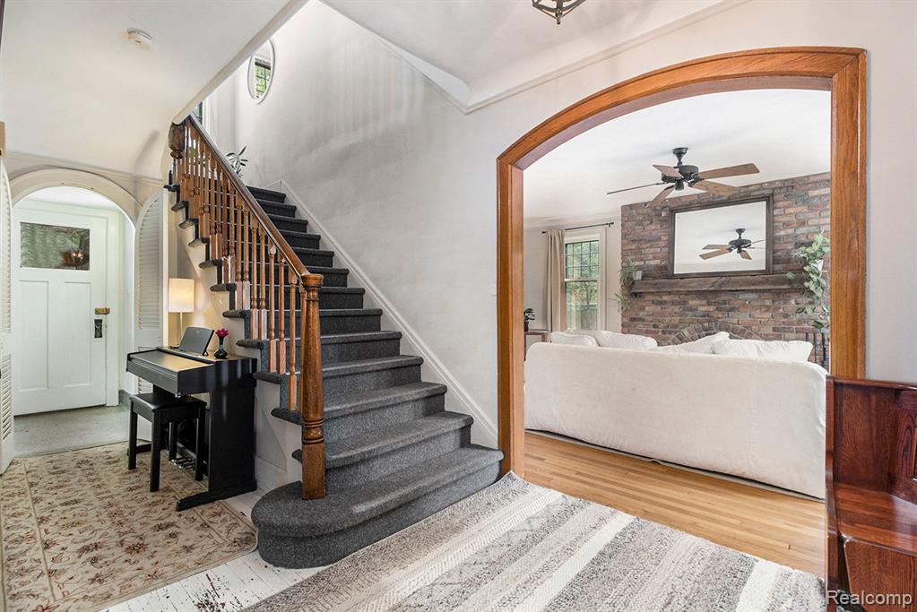 1332 Bedford Road Grosse Pointe Park, MI 48230 - Photo 5 of 39