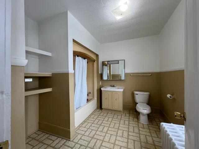 $1,250 | 321 1/2 5th Avenue East, Ashland, WI 54806