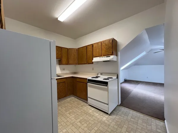 $1,250 | 321 1/2 5th Avenue East, Ashland, WI 54806