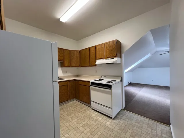 $1,250 | 321 1/2 5th Avenue East, Ashland, WI 54806