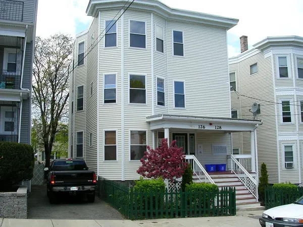 $1,850 | 126-128 Vernal Street, Unit 3, Everett, MA 02149