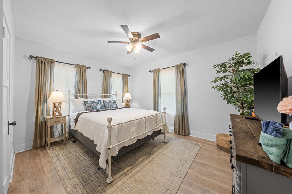 314 West Hackberry Street Fredericksburg, TX 78624 - Photo 14 of 25 a bedroom with a bed and a potted plant