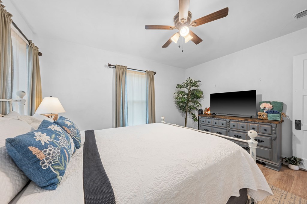 314 West Hackberry Street Fredericksburg, TX 78624 - Photo 15 of 25 a bedroom with a bed and a flat screen tv