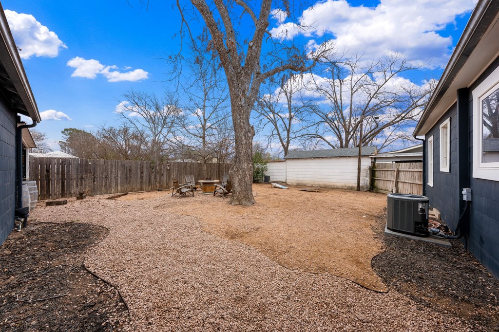 314 West Hackberry Street Fredericksburg, TX 78624 - Photo 21 of 25 a backyard of a house with lots of green space