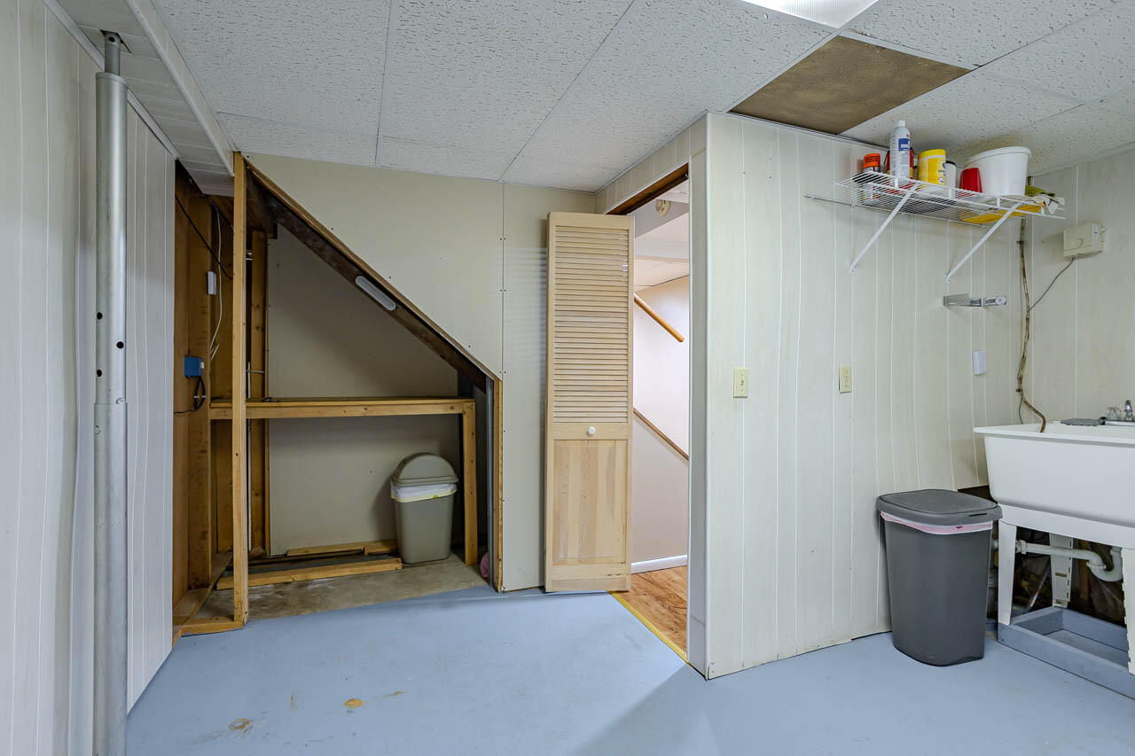1111 Marquardt Road Wausau, WI 54403 - Photo 61 of 62 Laundry room