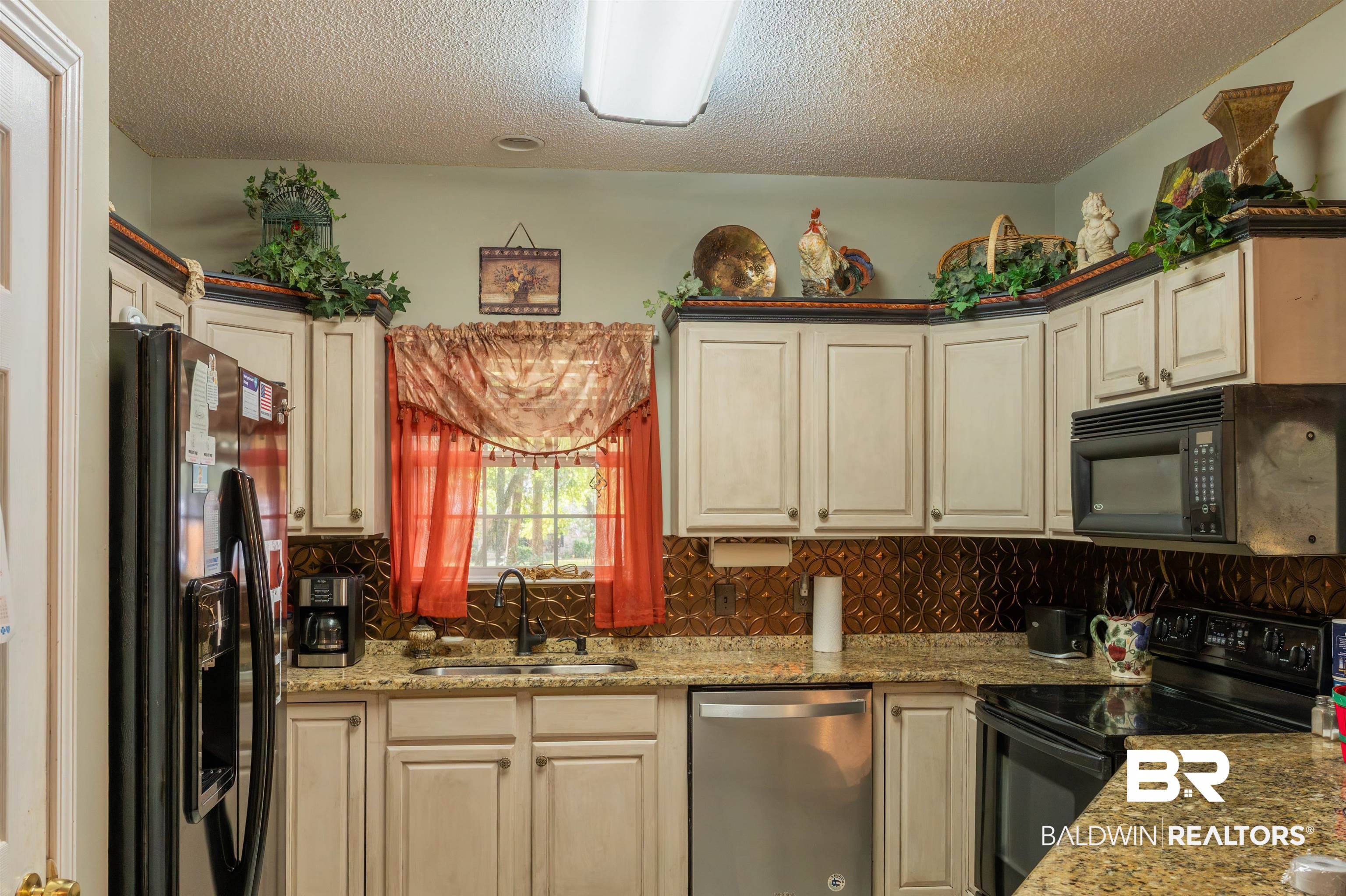 7202 Mill House Drive North Mobile, AL 36619 - Photo 6 of 16 Kitchen