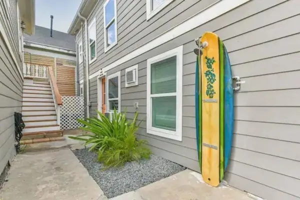 $950 | 1701 17th Street, Unit C, Galveston, TX 77550