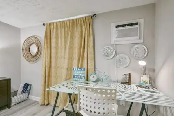 $950 | 1701 17th Street, Unit C, Galveston, TX 77550