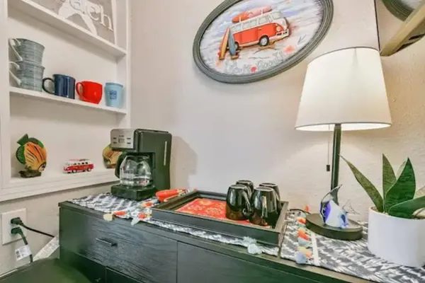 $950 | 1701 17th Street, Unit C, Galveston, TX 77550