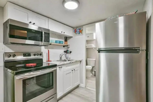 $950 | 1701 17th Street, Unit C, Galveston, TX 77550