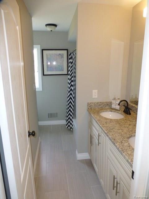 564 Rolling Green Circle Rochester Hills, MI 48309 - Photo 21 of 24