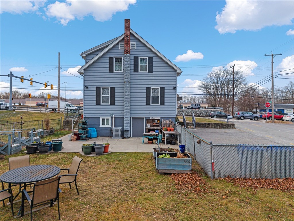 596 Metacom Avenue Warren, RI 02885 - Photo 3 of 12
