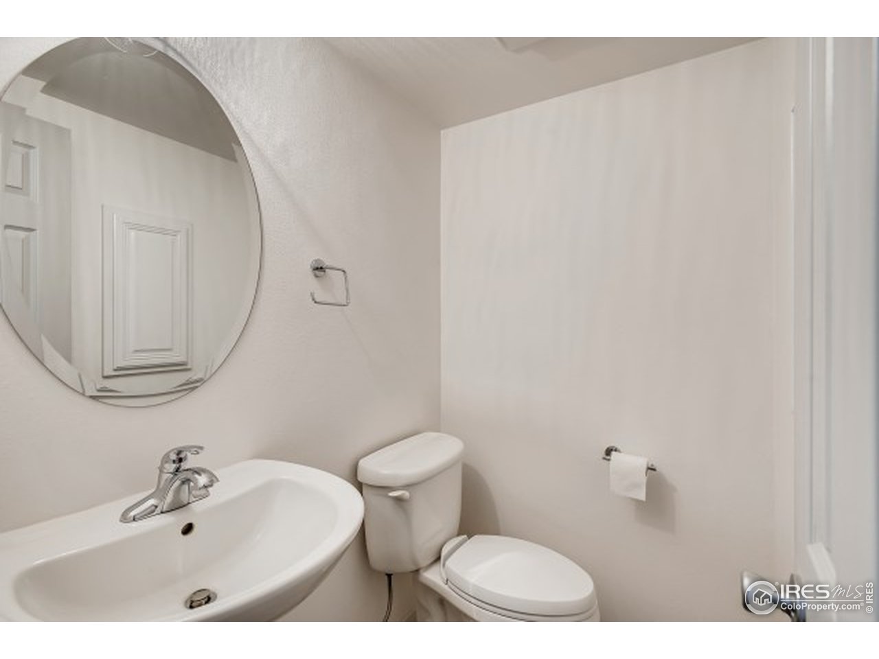 13165 East County Line Road Longmont, CO 80504 - Photo 25 of 39 Powder room on main level.