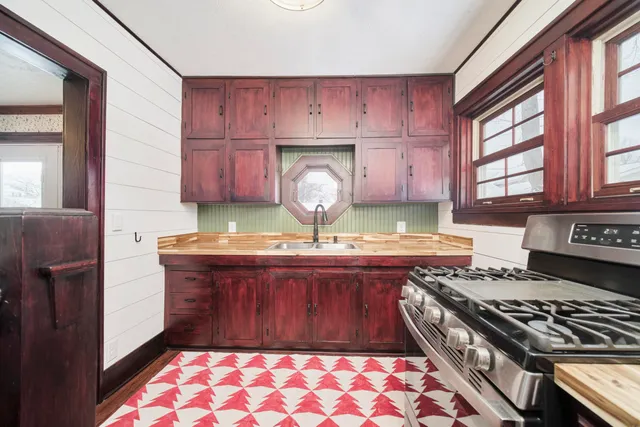 $199,900 | 815 East Filer Street, Ludington, MI 49431