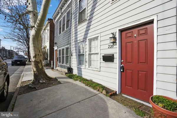 $2,200 | 226 North Patrick Street, Unit 1, Alexandria, VA 22314