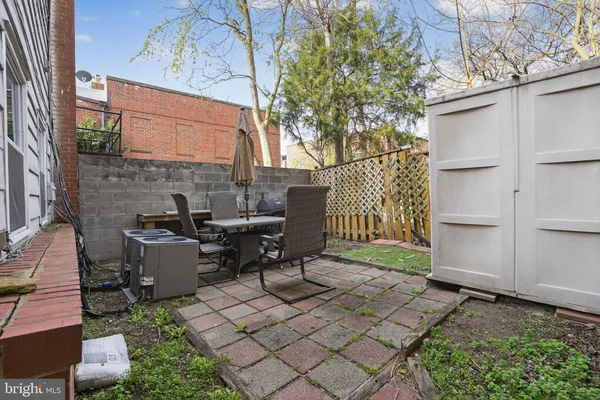 $2,200 | 226 North Patrick Street, Unit 1, Alexandria, VA 22314