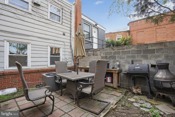 $2,200 | 226 North Patrick Street, Unit 1, Alexandria, VA 22314